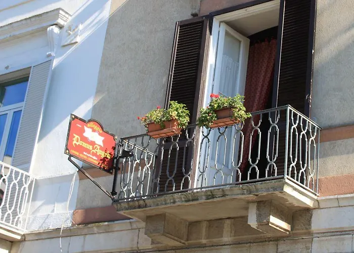 לינה וארוחת בוקר Domus Angela