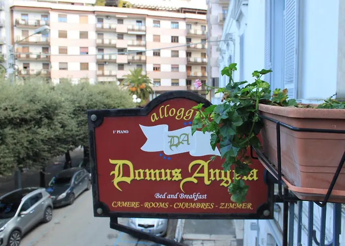 לינה וארוחת בוקר Domus Angela 3*